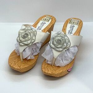 Sexy RoseGirl Wood Pattern White Wedge Heels. Size 9.